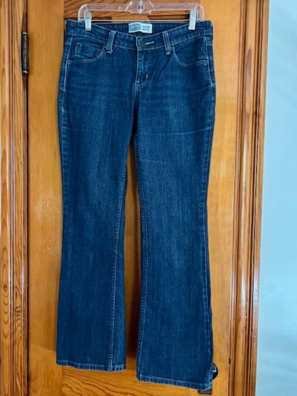 Signature Levi Strauss & Co. Low-Rise Bootcut Jeans Woman's 6M